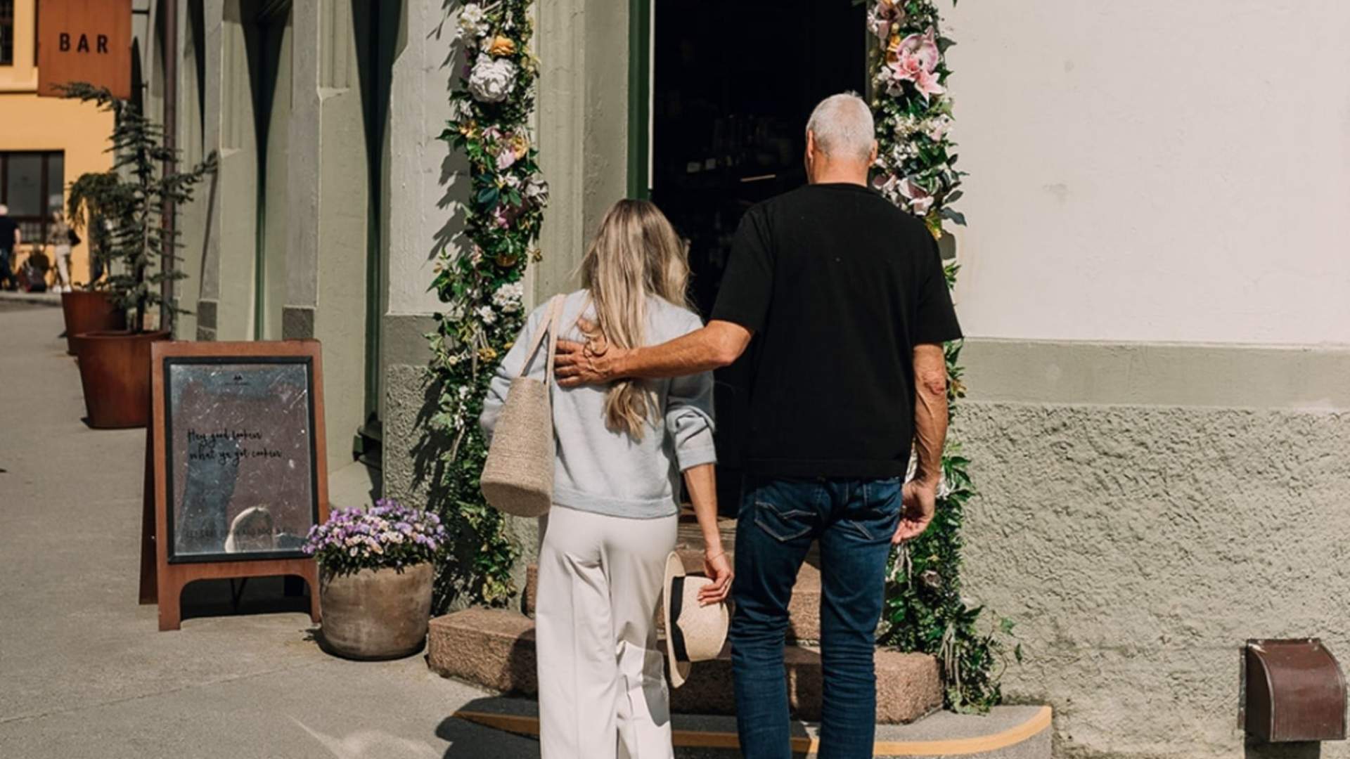 Inngangen på hjørnet hos Butikken i Apotekergata No.5.