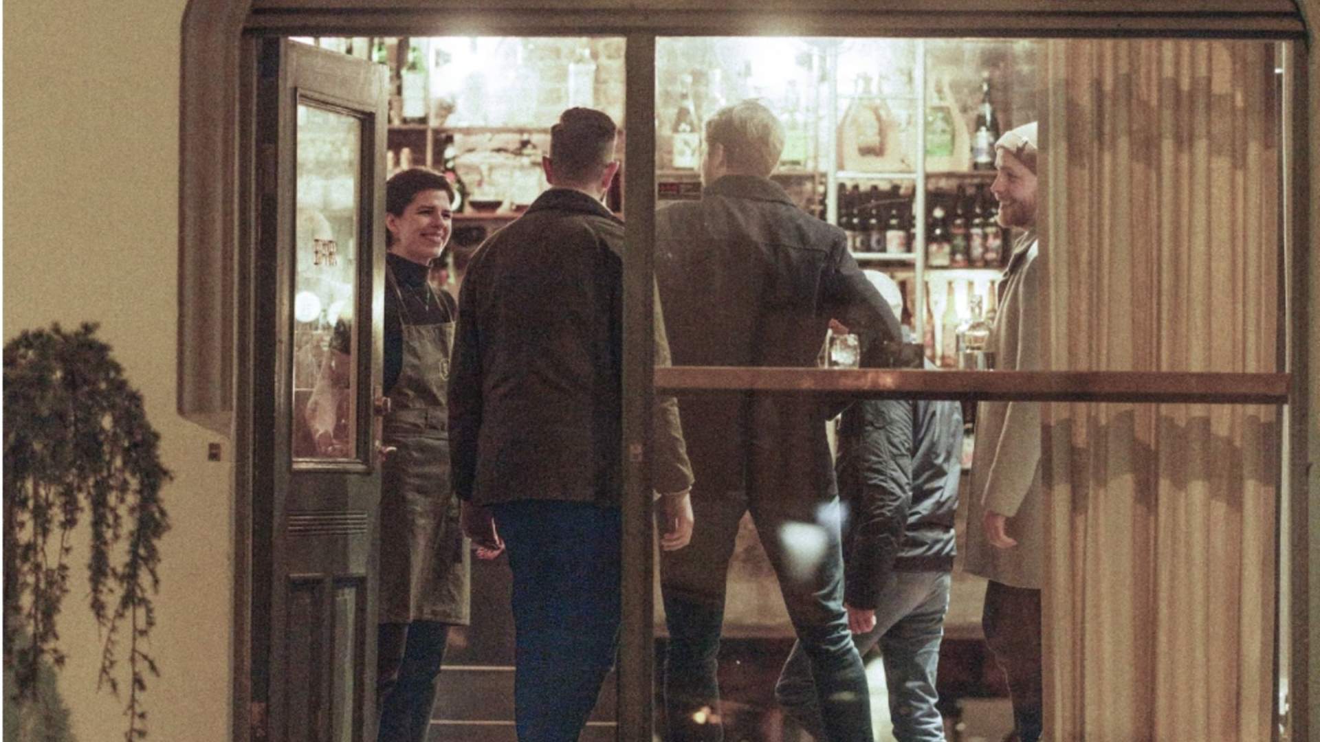 Velkommen inn hos Arkivet Bar.