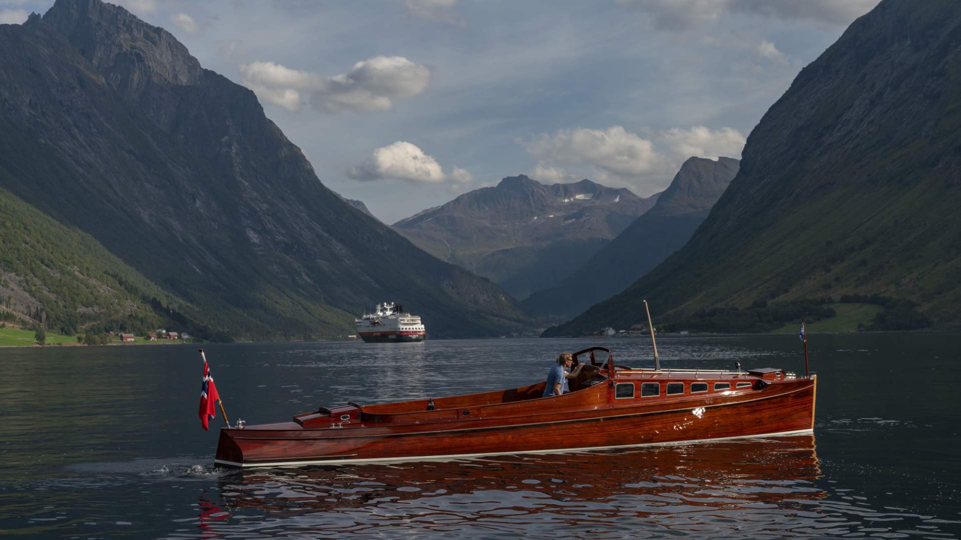 Sylfiden - sightseeing and boattrip from Ålesund