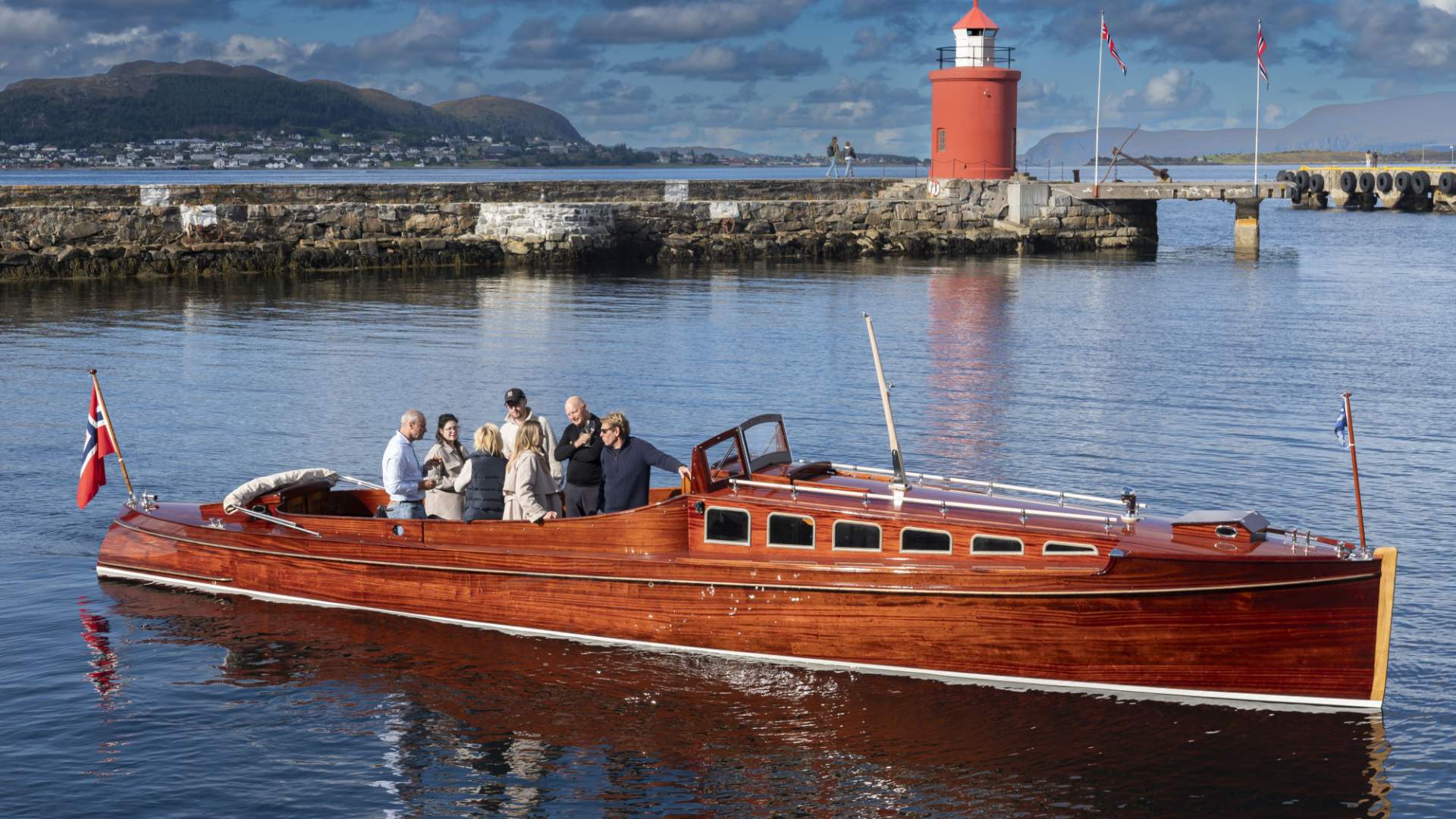 Sylfiden - sightseeing and boattrip from Ålesund
