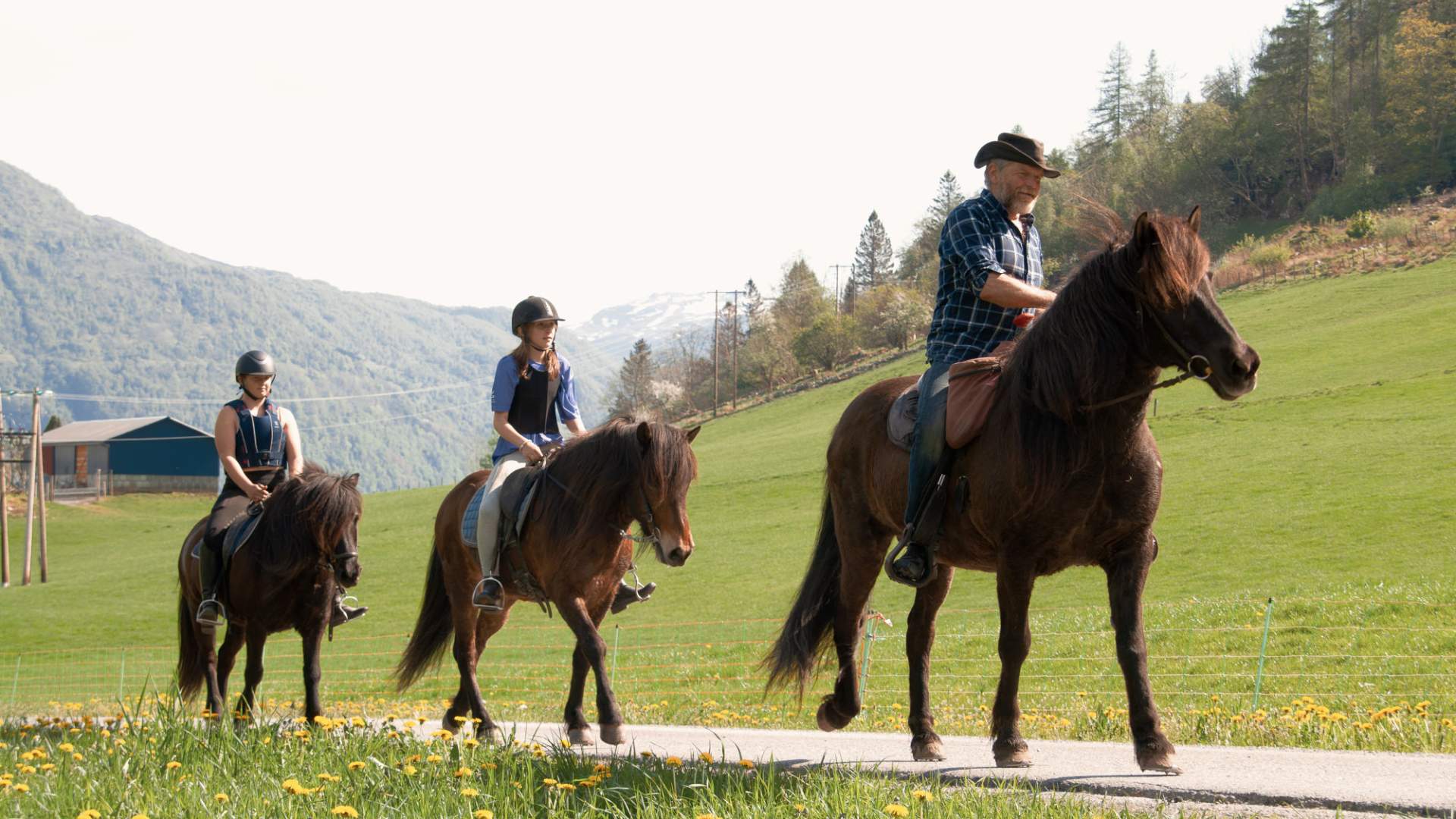 Guidet ridetur i Åkrafjorden
