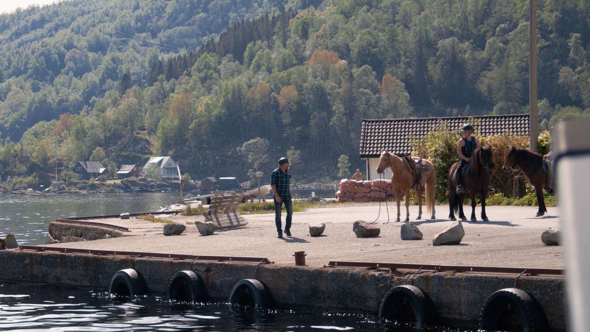 Guidet ridetur i Åkrafjorden