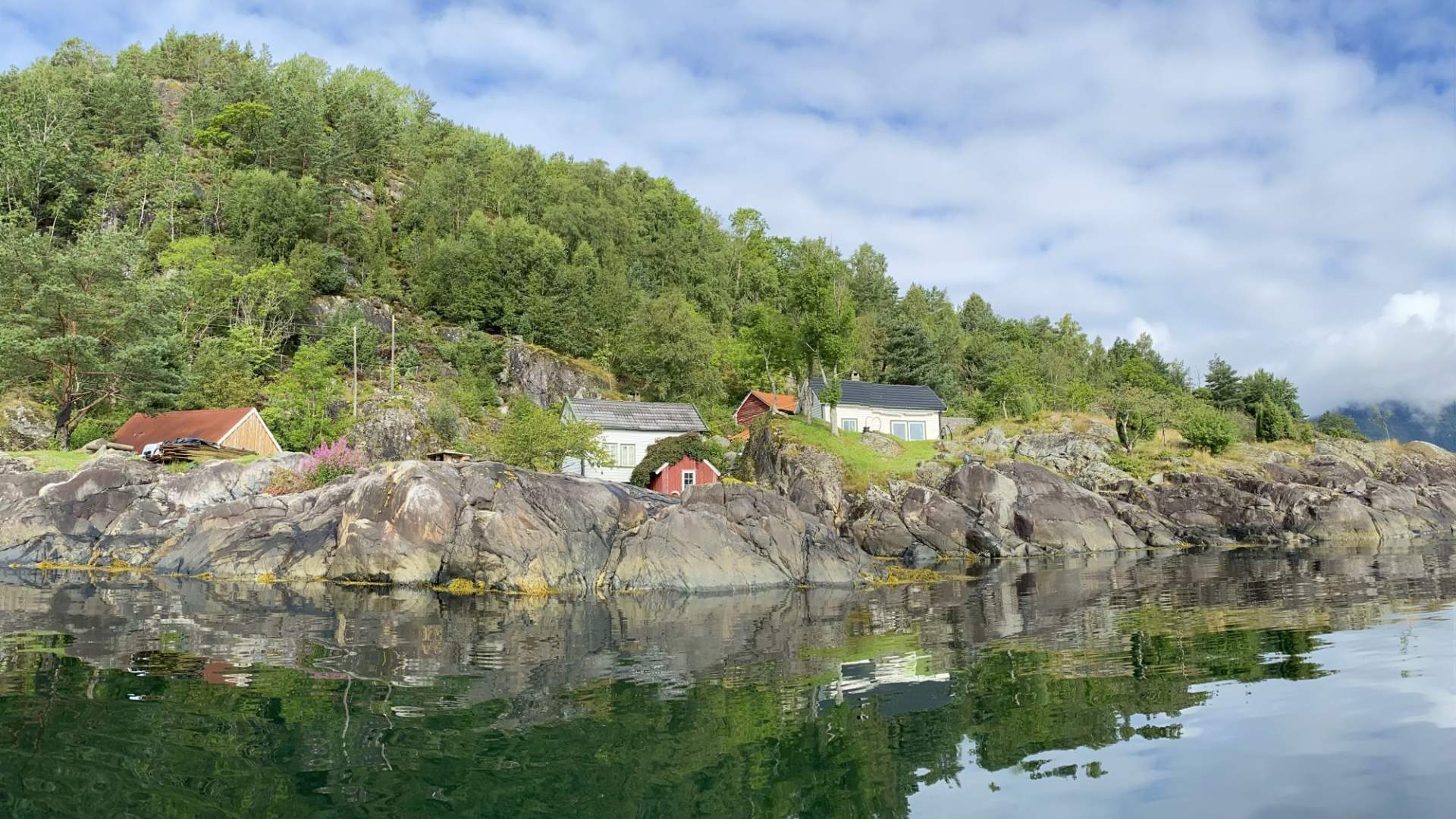 Accommodation at Vannes NaturCamp – an old farmstead in Åkrafjorden