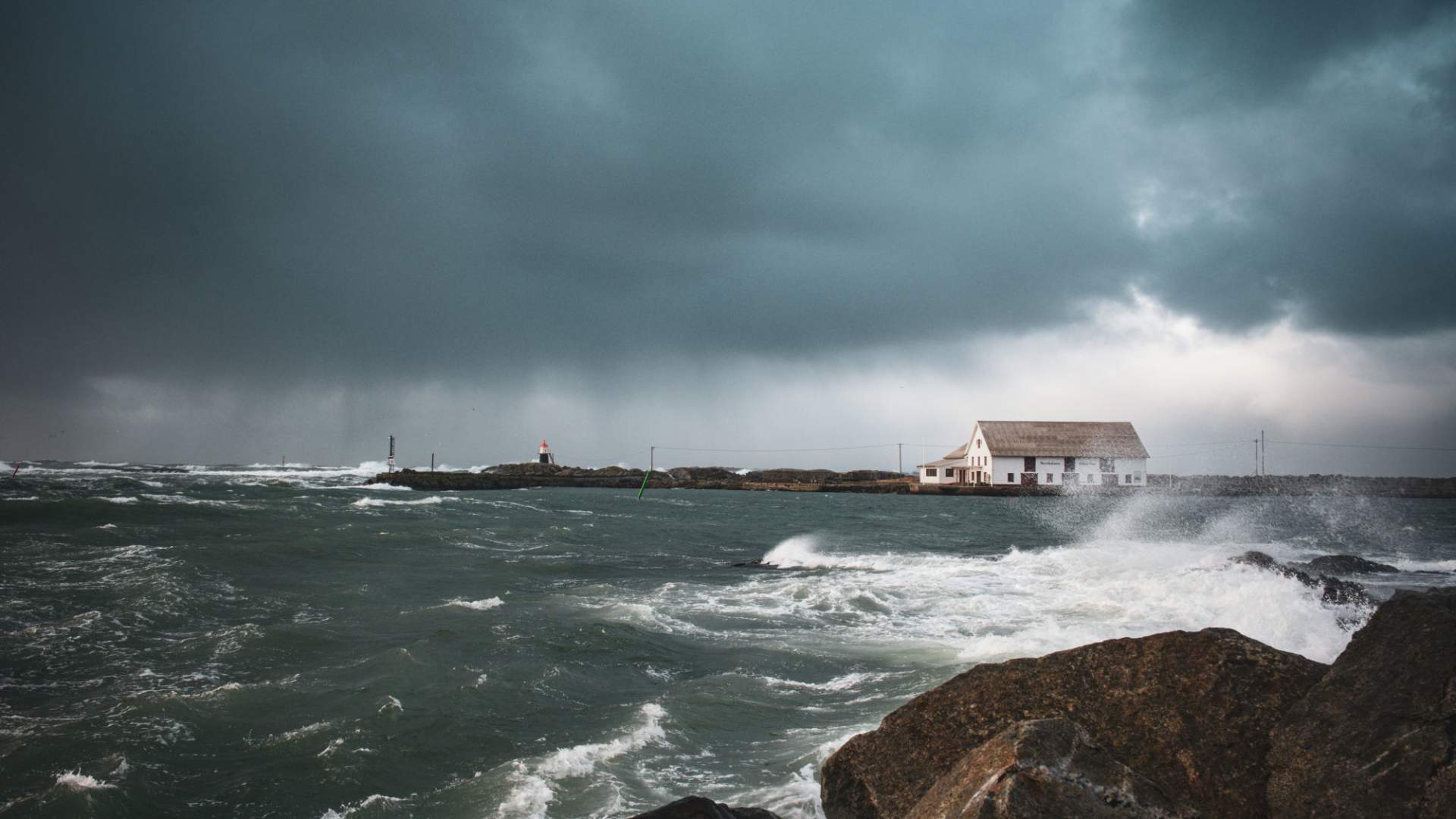 Omvisning og arrangement på Mortholmen Sildesalteri i Åkrehamn