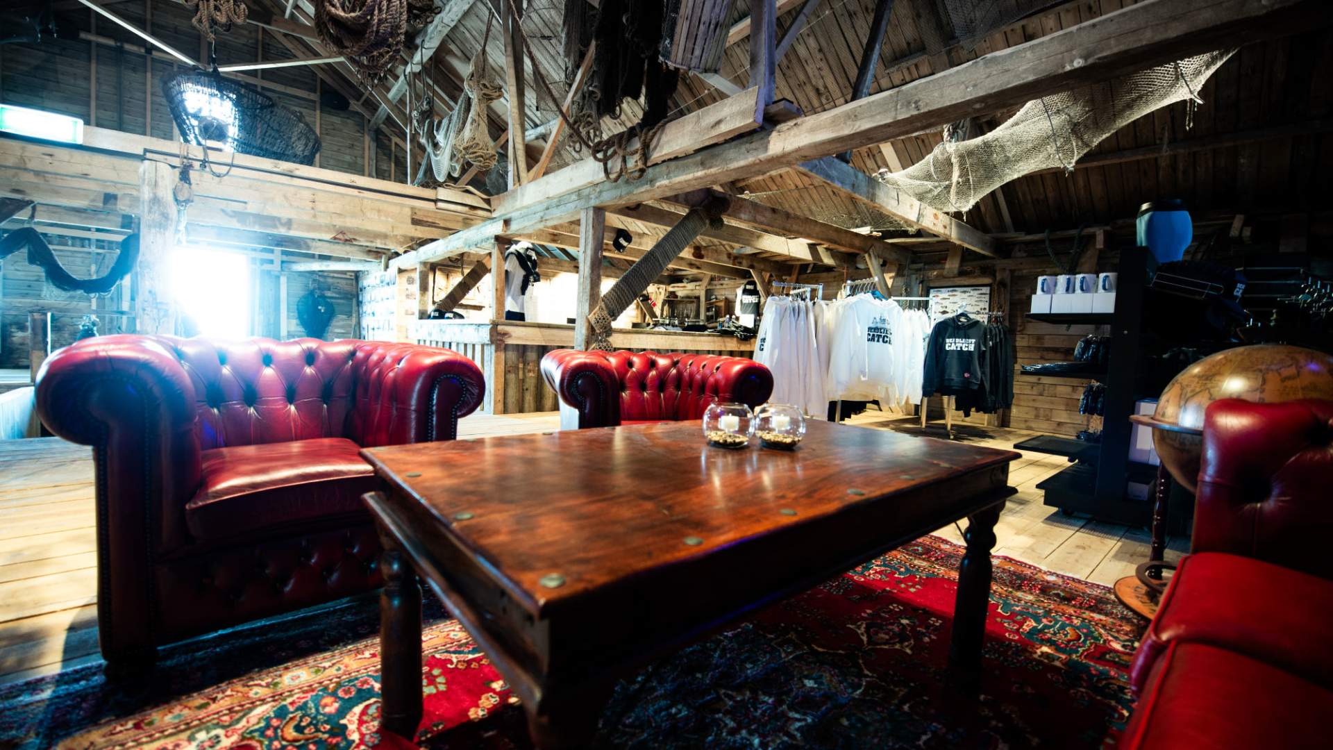 Omvisning og arrangement på Mortholmen Sildesalteri i Åkrehamn