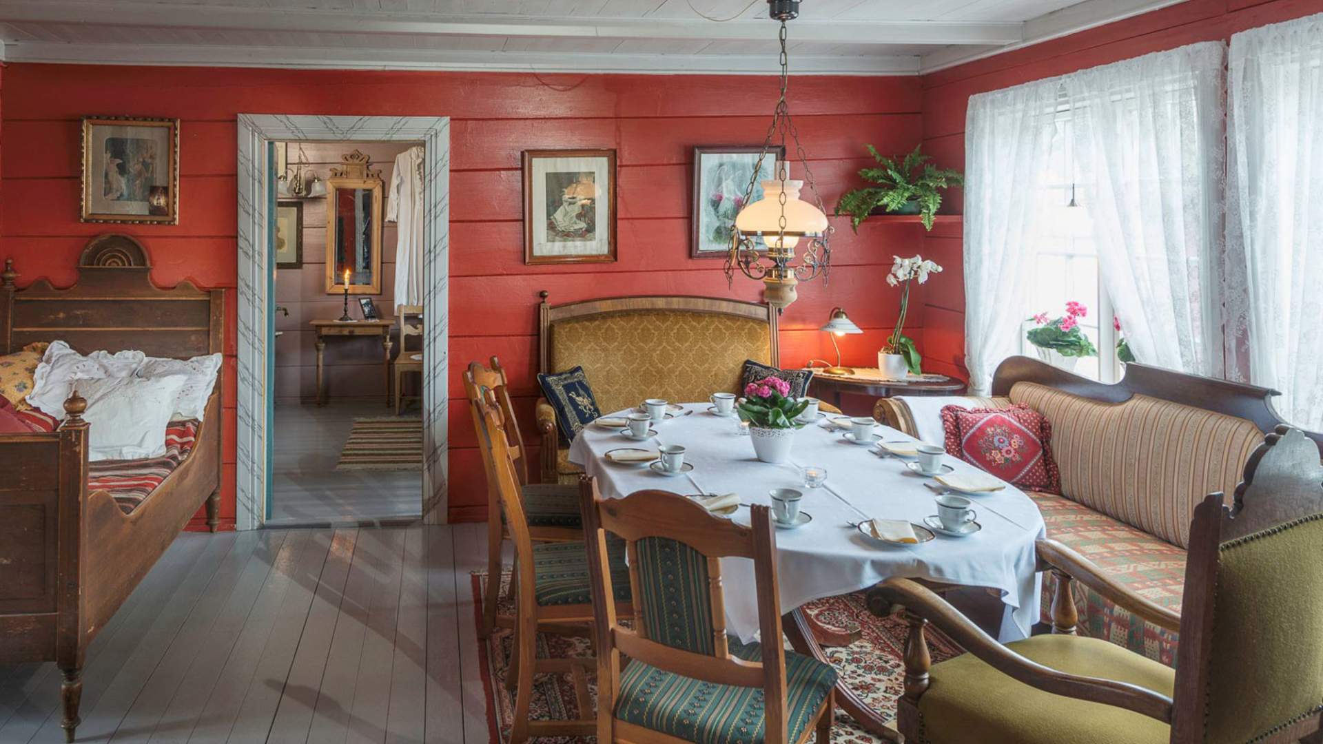 Iverstova - ei av dei gamle husa på tunet.