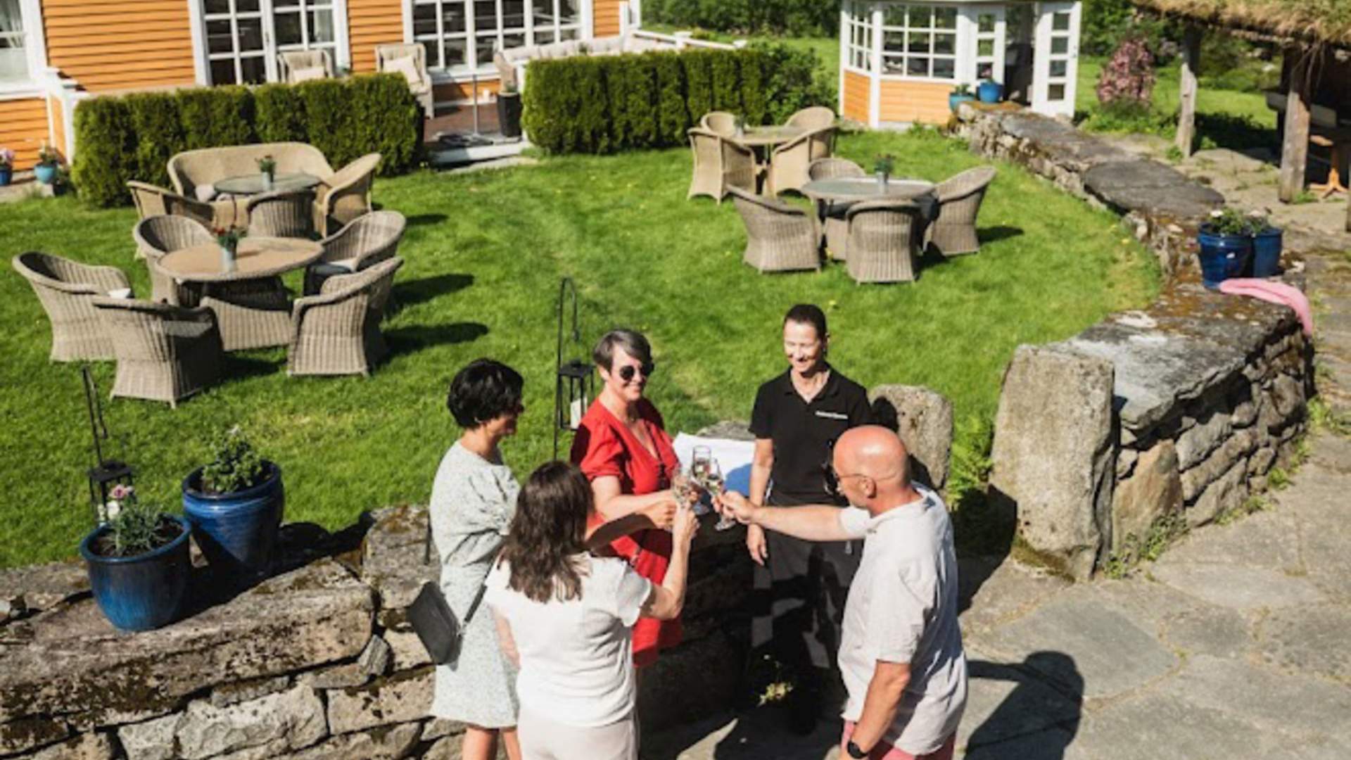 Koslig og sosialt ute på Rekkedal Gjestegard.