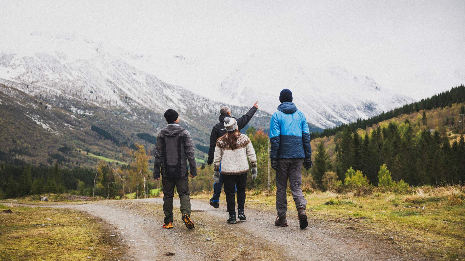 Bli med verskapet på ein fin tur.