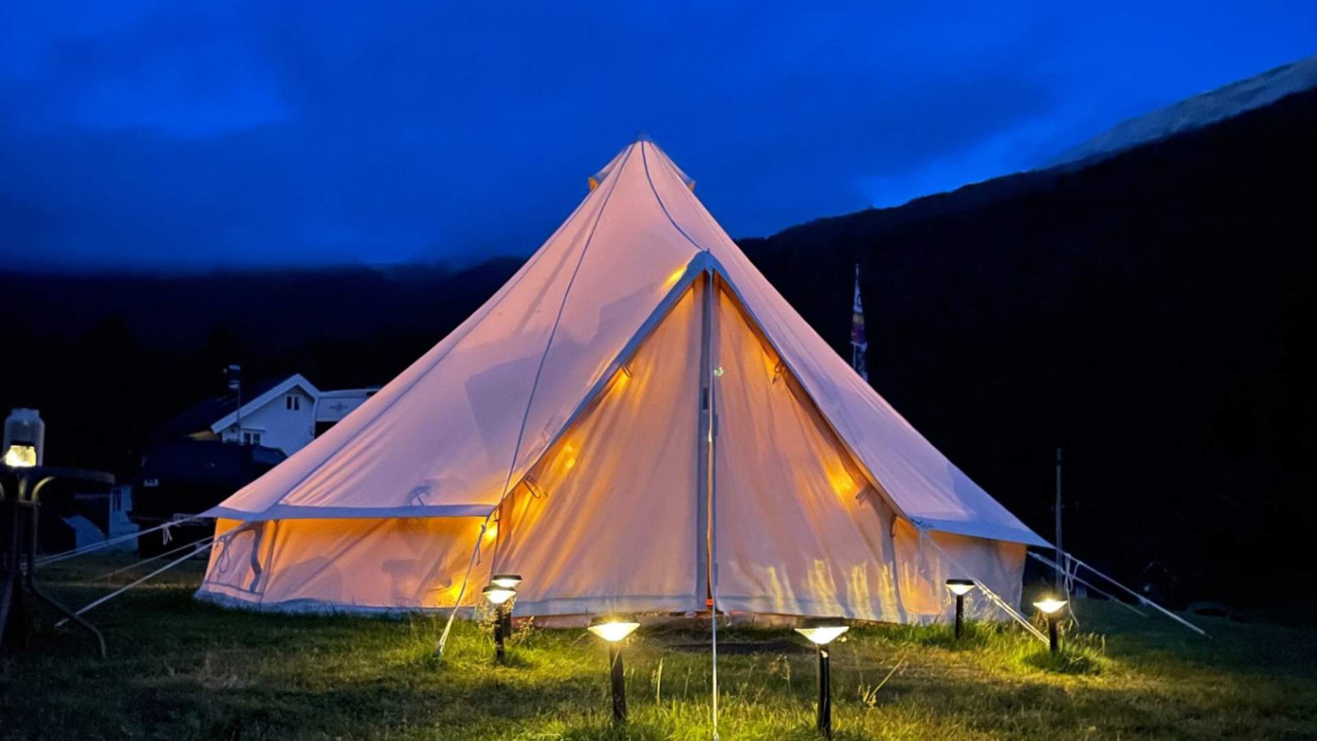 Kos deg i et Glampingtelt hos Gudbrandsjuvet Camping.