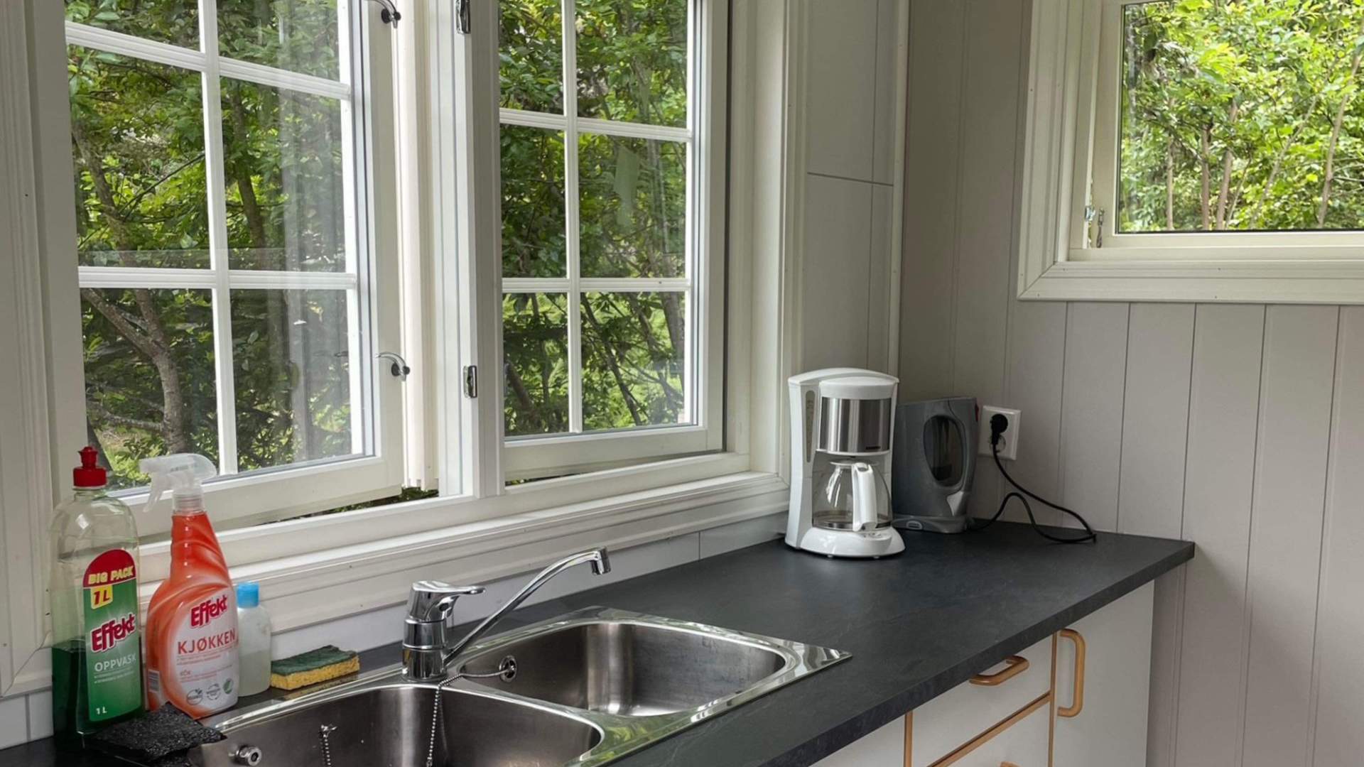 Felleskjøkkenet på campingplassen har gode fasiliteter.