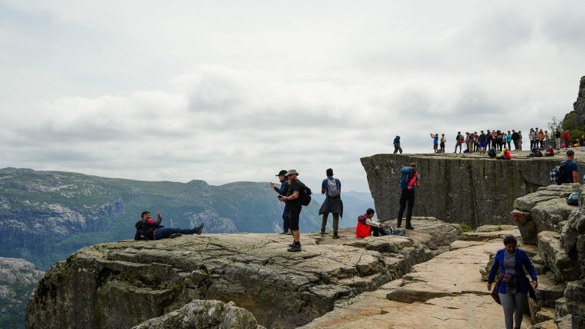 Hike to Preikestolen