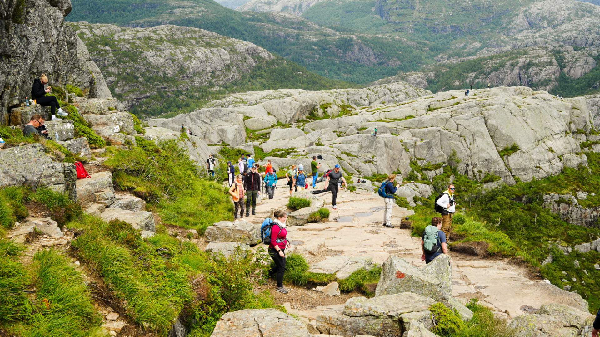 Hike to Preikestolen