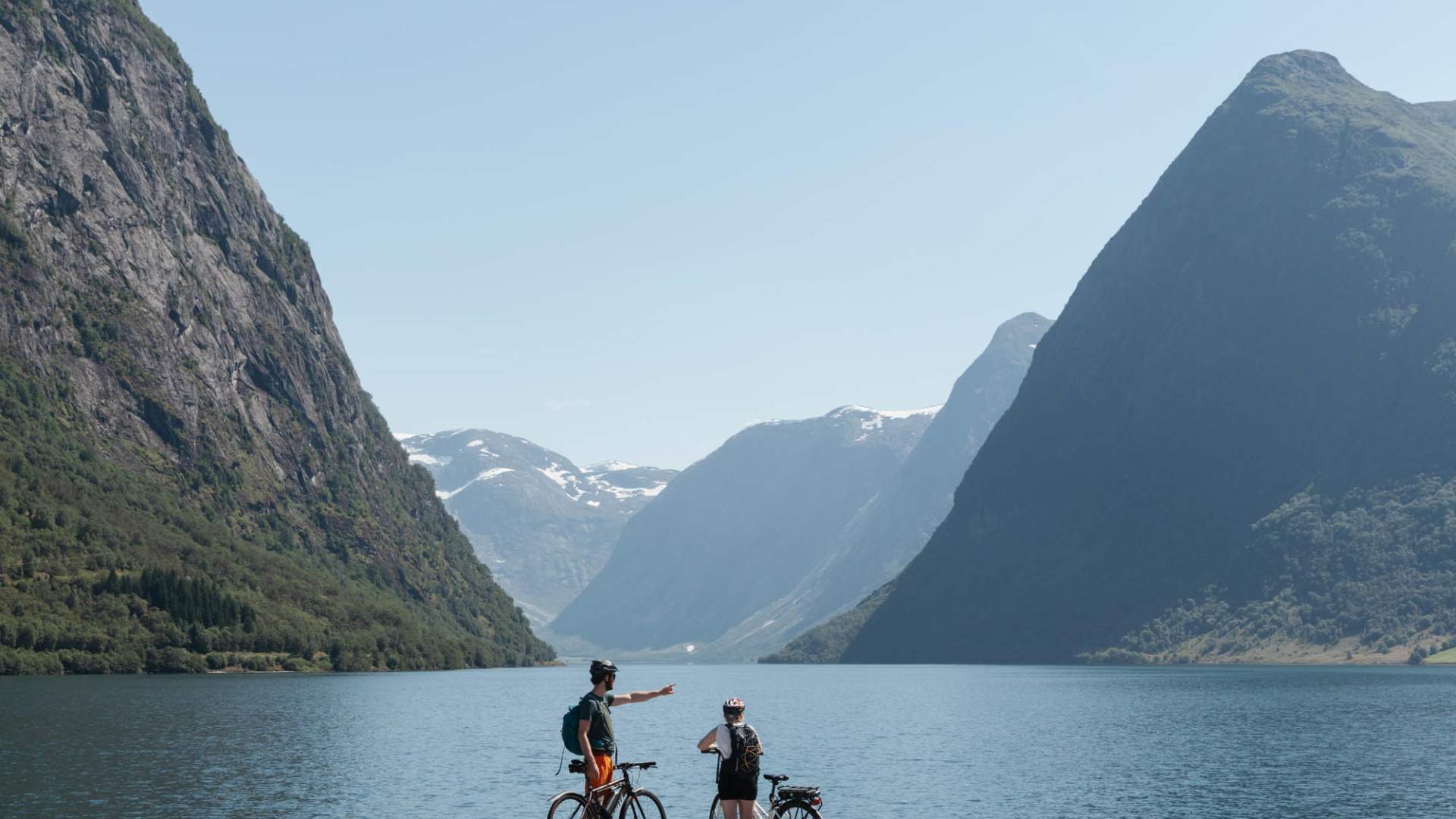 Sykling rundt Jølstravatnet