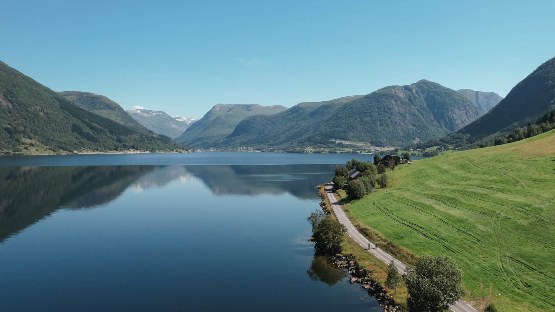 Sykling rundt Jølstravatnet