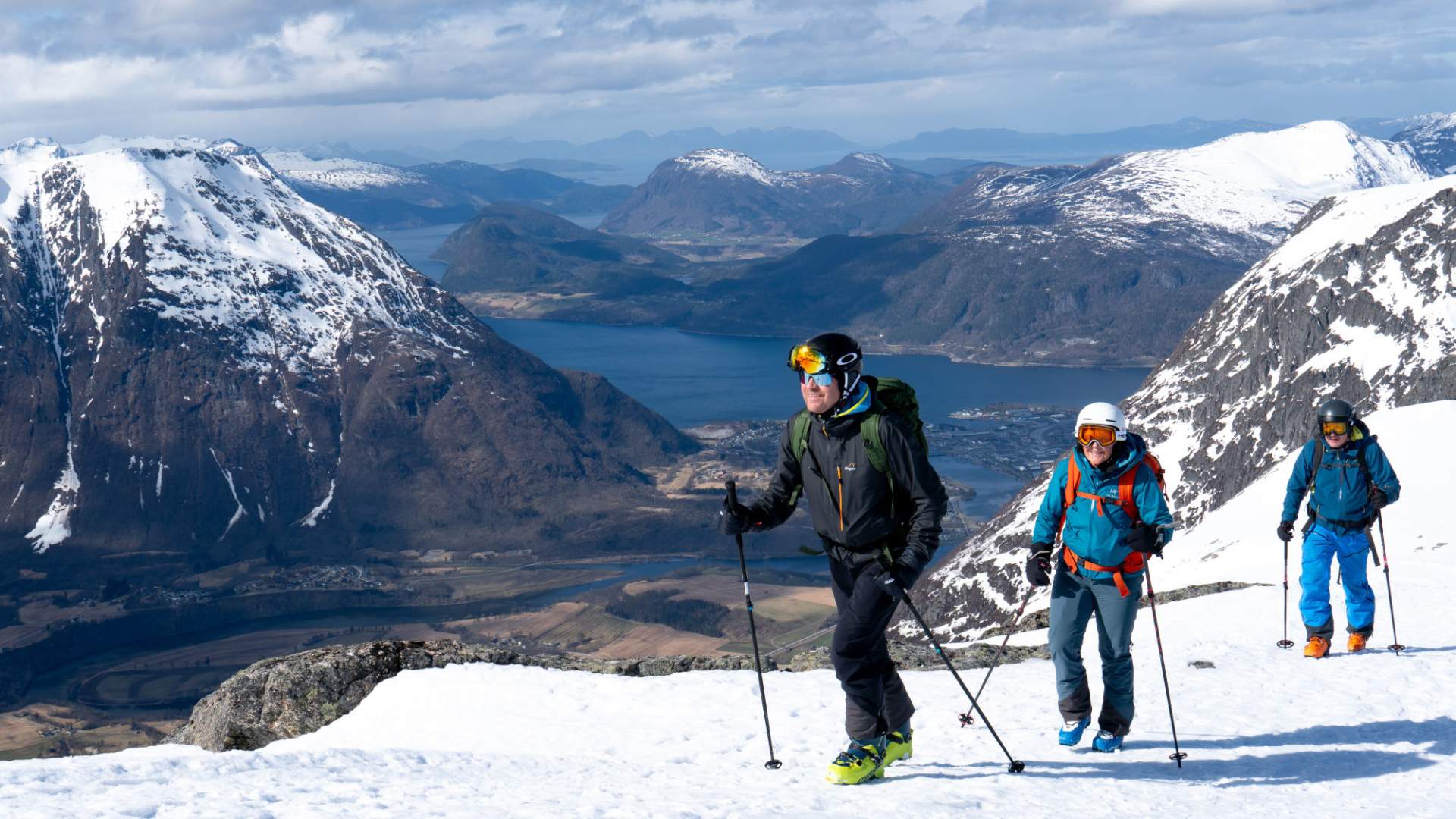 Introduction to Randonée Skiing in Romsdalen with Norsk Tindesenter