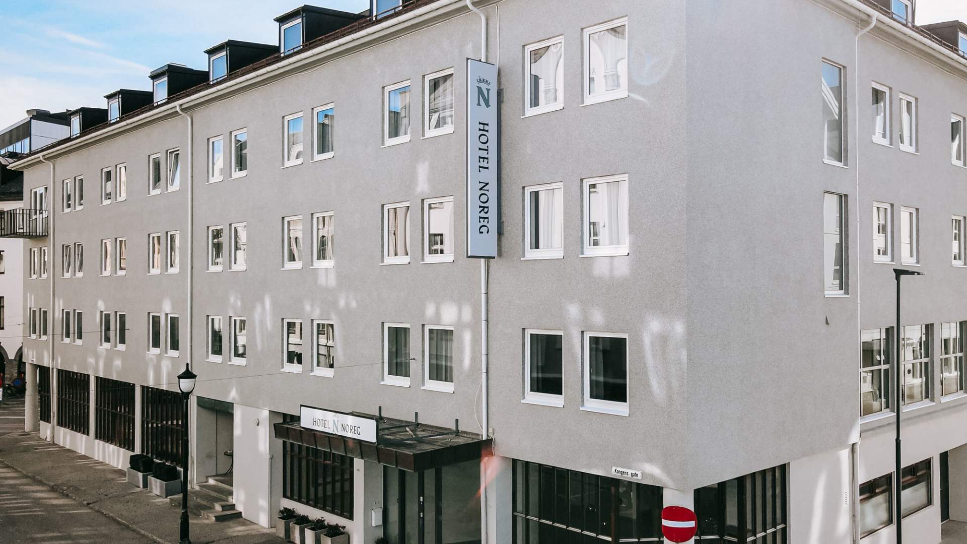 Hotel Noreg ligger sentralt i Kongens gate i Ålesund sentrum.