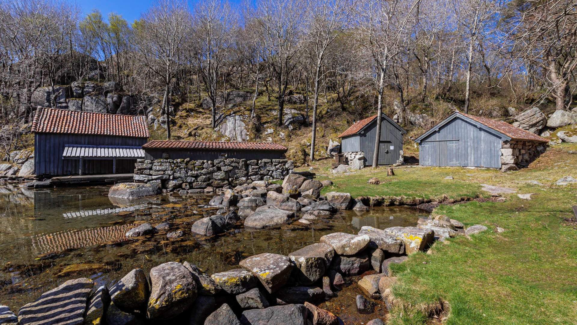 Auglend, Vandringshavn og Brønnesodden
