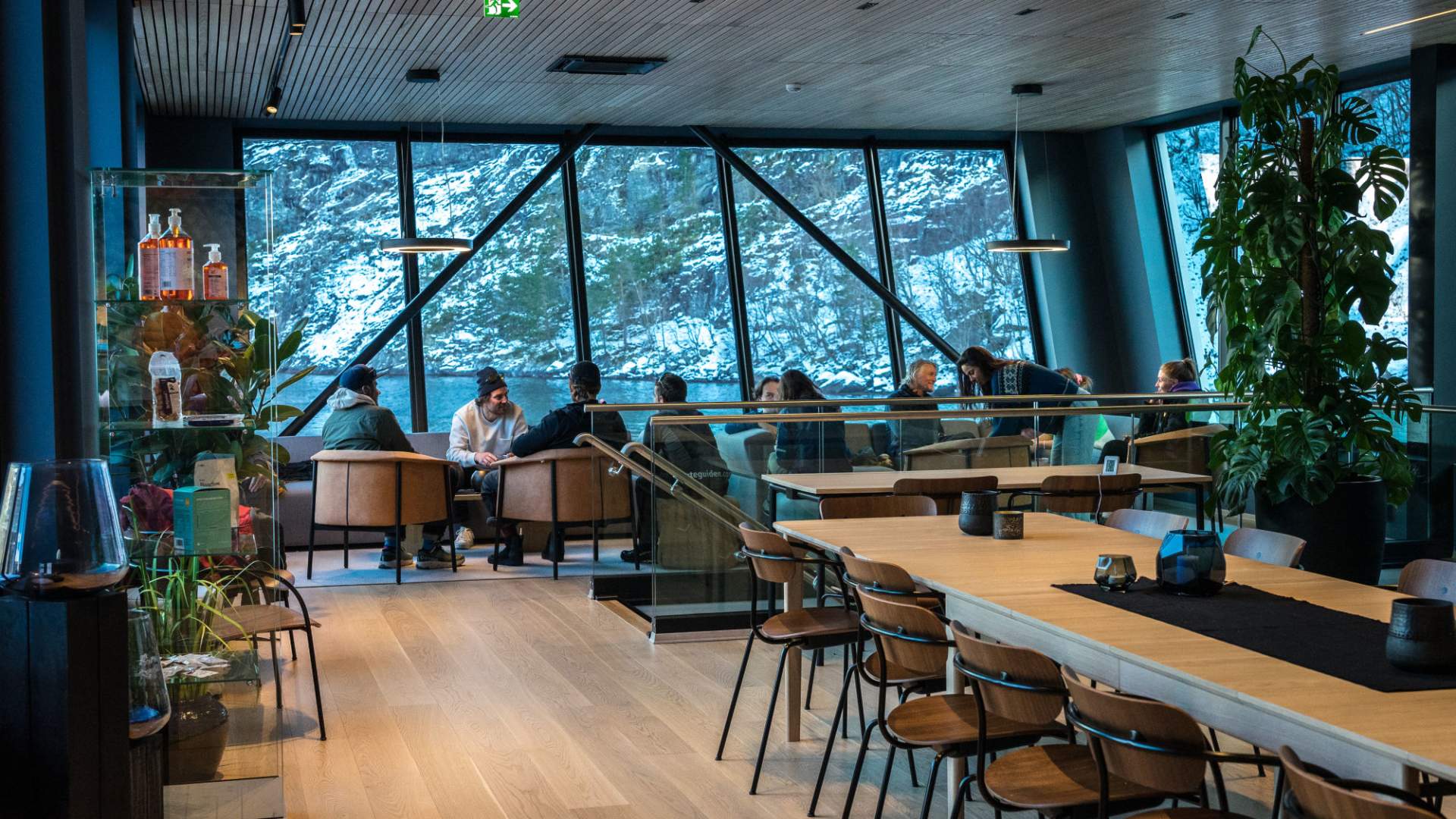 Unikt lokale på sjøen utenfor oppdrettsanlegget.