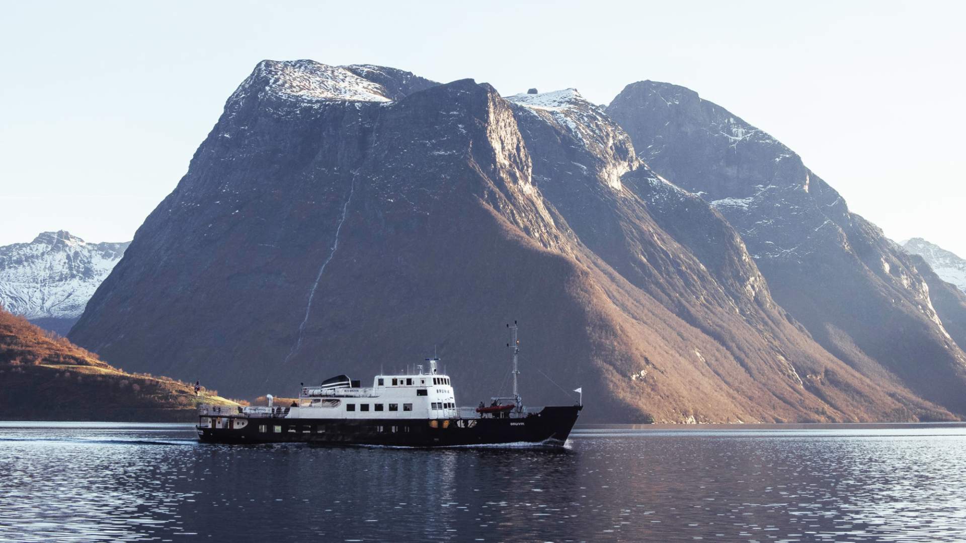 MS Bruvik på fjorden