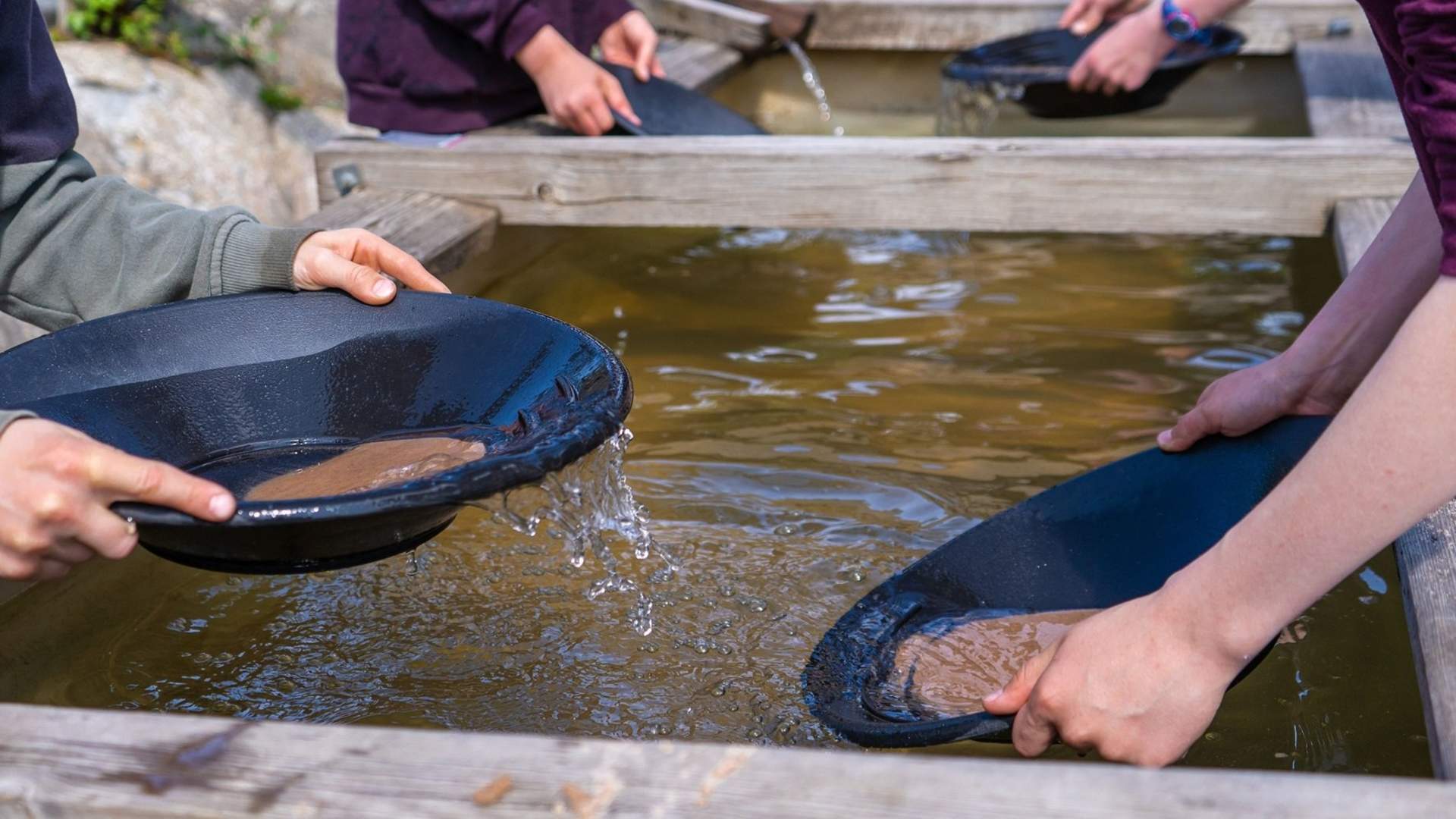 I Saggrenda er det aktivitetsplass for barn i sommersesongen.