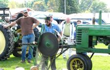Spectators at last year’s Crank It Up show gathered to watch how lumber was cut. (Photo by Elizabeth Macklen.)