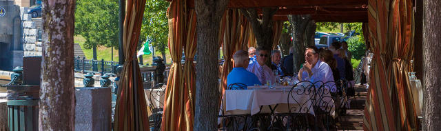 Al fresco dining cafe nuovo