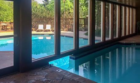 Clarion Hotel Merrillville pool