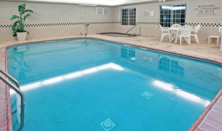 Country Inn and Suites Hotel Michigan City pool