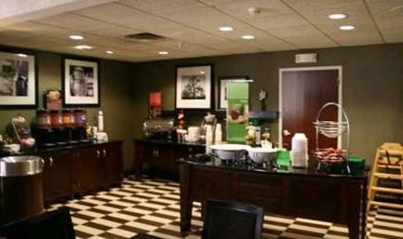 Hampton Inn & Suites Hotel Valparaiso Breakfast