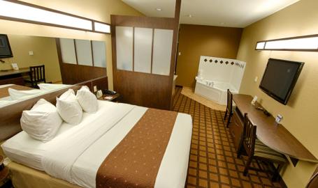 Microtel Inn Suites Hotel Michigan City room with hot tub