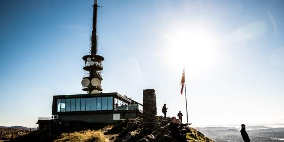 Restaurant Sky:Skraperen & Ulriken by night