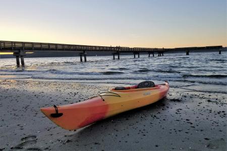 Kayak on Dash Point beach (Photo: Alex Balansay)