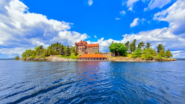 Singer castle