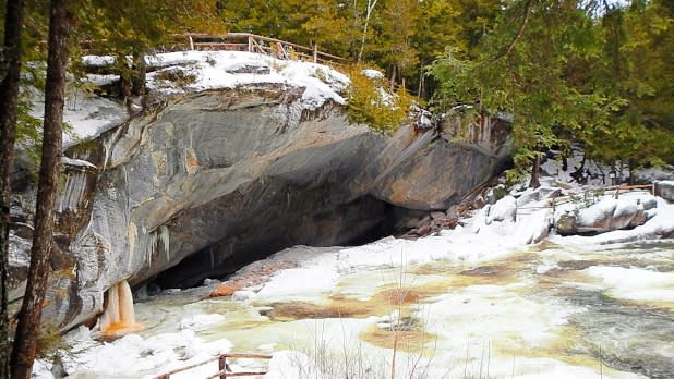 Natural Stone Bridge & Caves Park