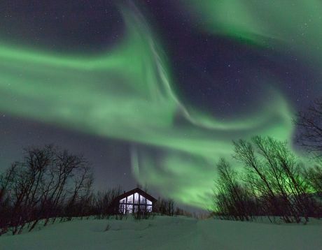 The Distillery Cabin - In the Lyngen Alps