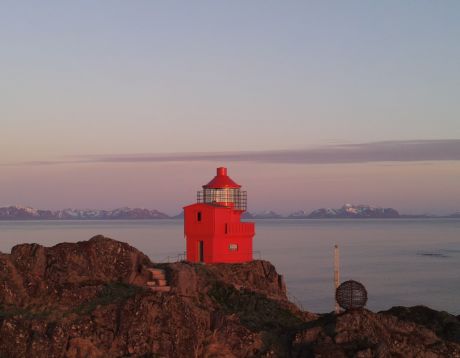 Alone on an island in the ocean - Littleisland Lighthouse