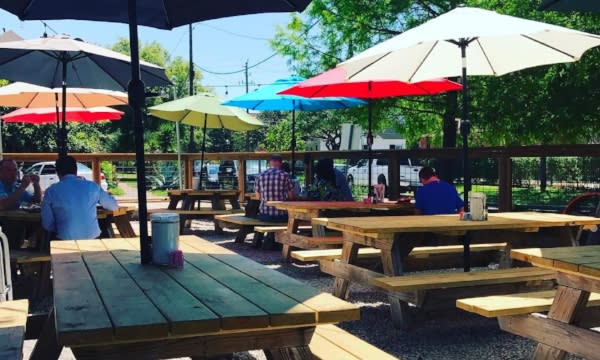 Beaver's restaurant patio in Houston