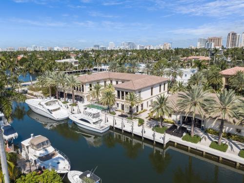 Canals and boats at the dock of Art Fort Lauderdale
