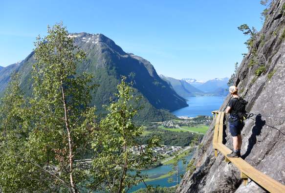 Romsdalsstigen Via Ferrata Intro wall (3-4 hrs) - Norsk Tindesenter