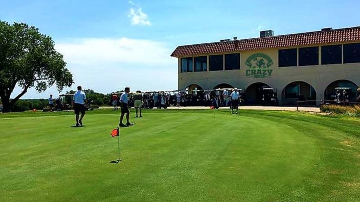 Crazy Horse Sports Club Golf Club Hutchinson Ks 67502