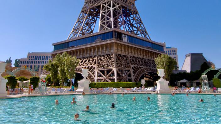 PARIS LAS VEGAS POOL, 4K TOUR of Paris Pool