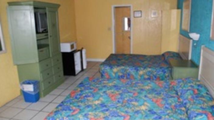 Plaza Motel