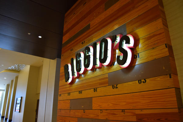 3 Kid Friendly Restaurants In Avenida Houston Located On The Ground Floor Of Marriott Marquis Houston Gio S Pays Homage To Great Astro Star Craig Kids Menu Includes Items Like