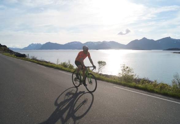 Guided culture cycle ride from Svolvær