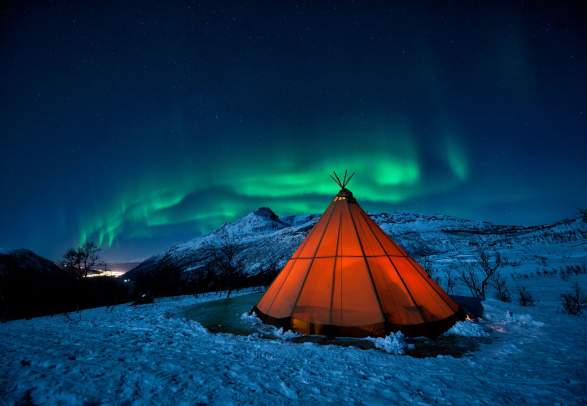 Magical Northern Lights hunting with Njalasouka Adventures