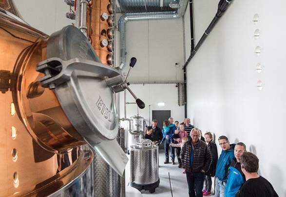 Arctic Whisky Day tour to Aurora Spirit - Lyngen Adventure