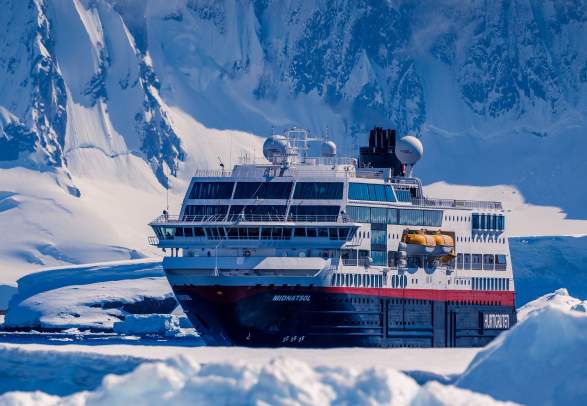 Aurora, whale and Hurtigruten