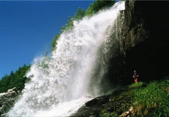 Tvinnefossen Waterfall