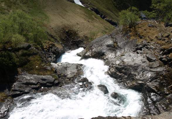 Øvstefoss Waterfall