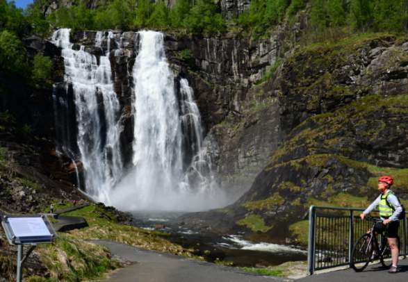 Bike the Hardanger-fjord route | Discover Norway